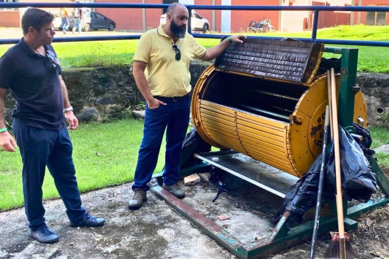 More efficient cacao processing - examining a cacao pod breaker.